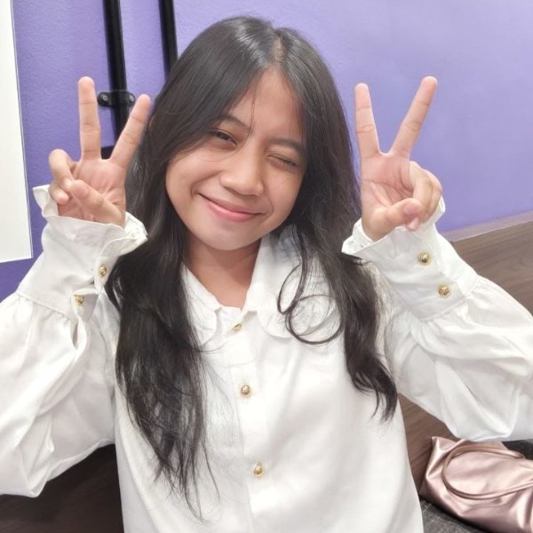 VINA DWI NATHANIA WARUWU